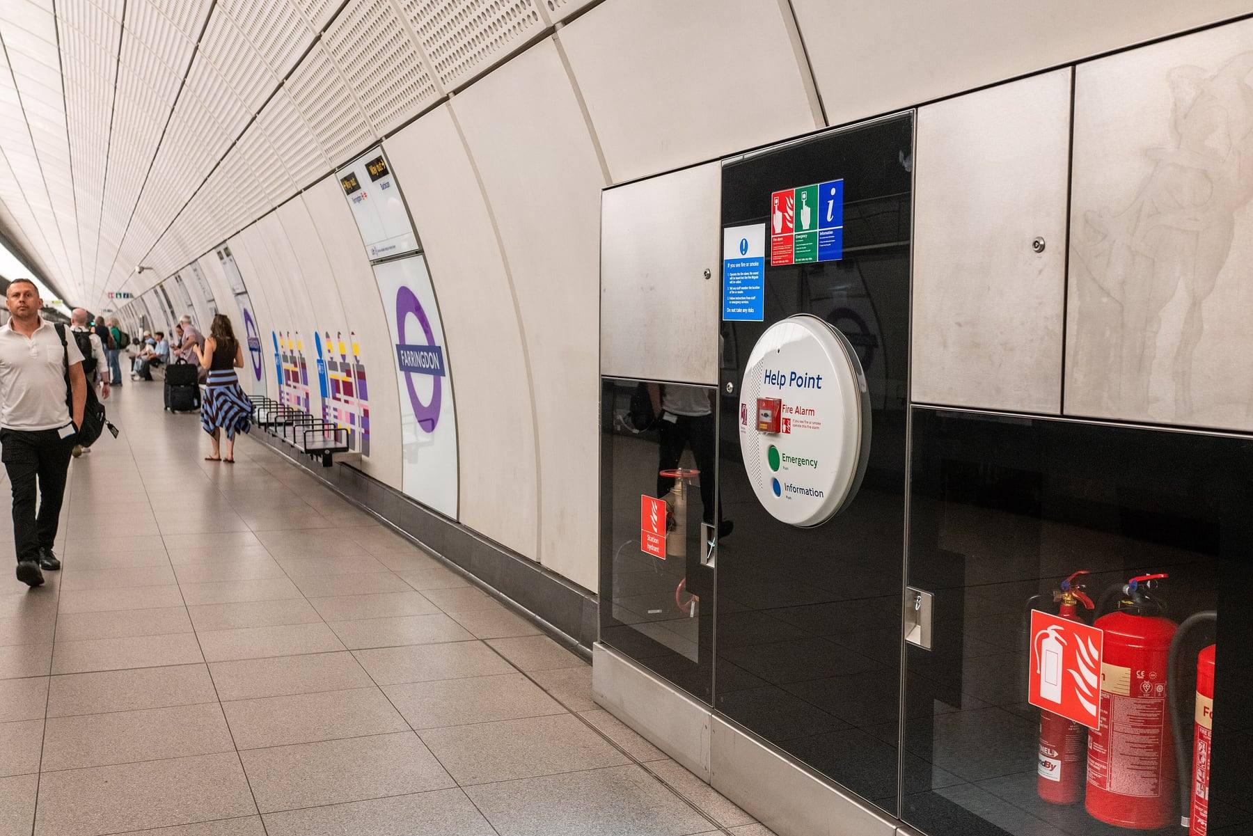 A platform at Farringdon station in central London, on the Farringdon to Gatwick route